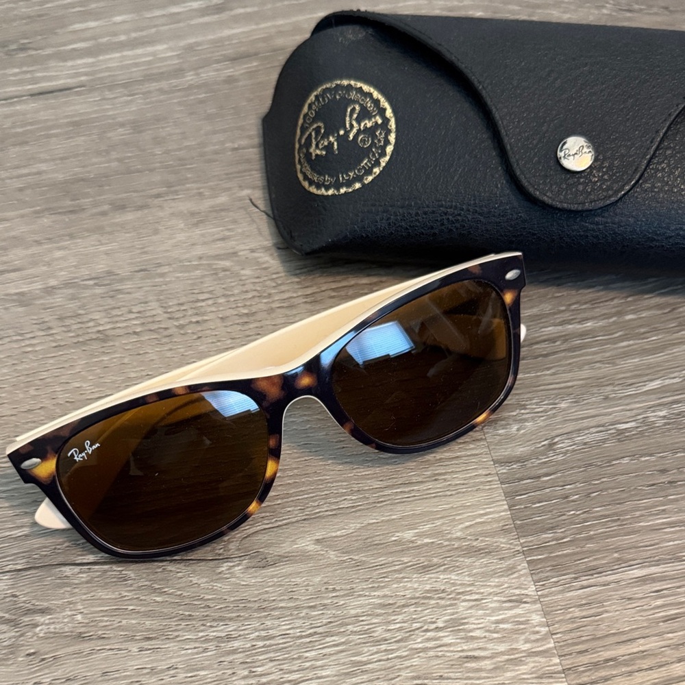 Ray-Ban Brown Tortoise Sunglasses with Black Case